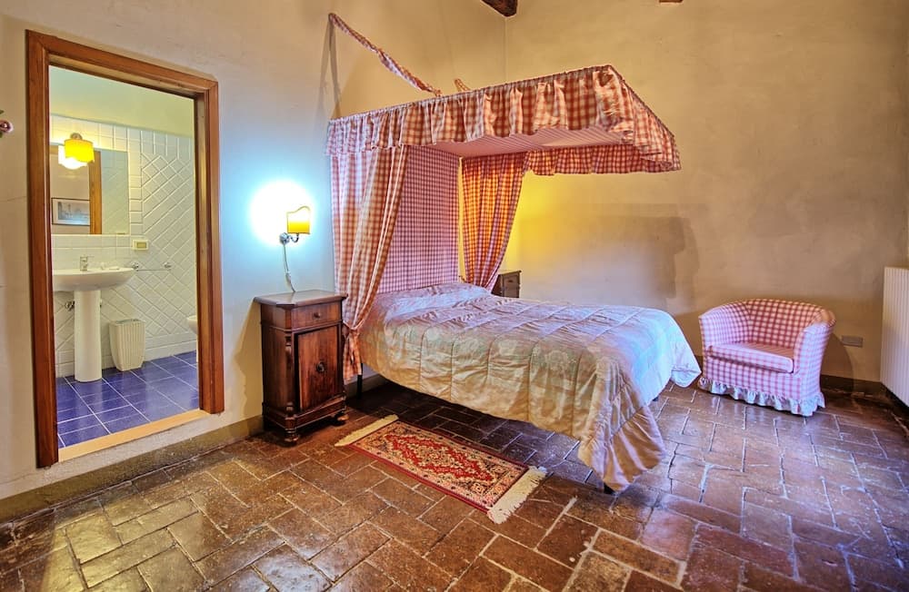 Castello di Montegufoni