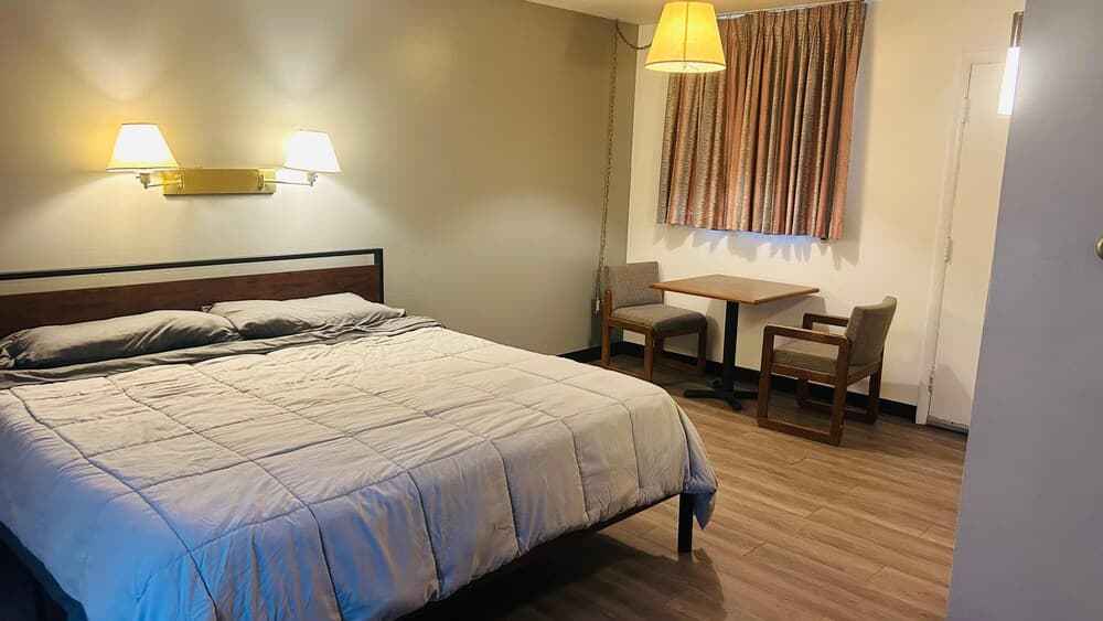 Capital O Swan Inn Comstock Park