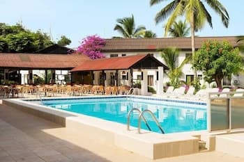 Bungalow Beach Hotel