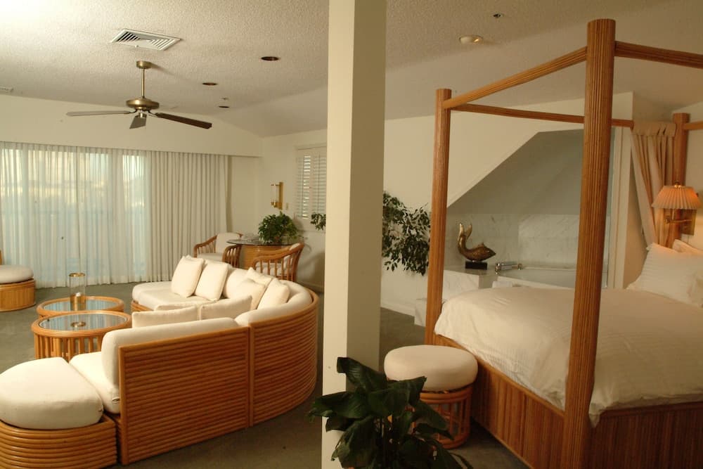 Lighthouse Club Hotel