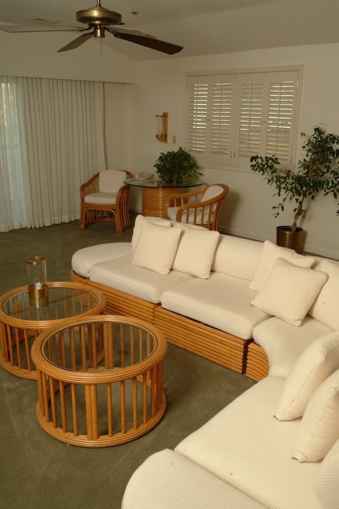 Lighthouse Club Hotel