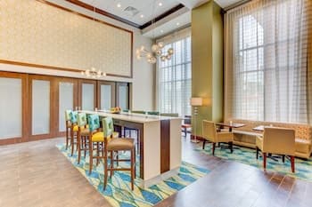 Hampton Inn & Suites Manchester