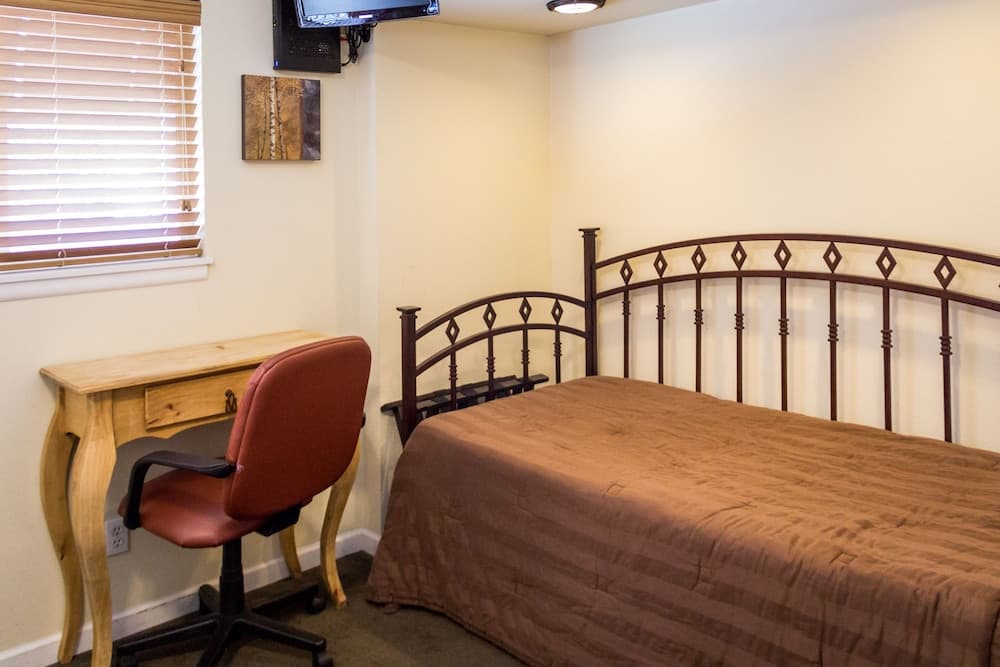 Charm Motel & Suites