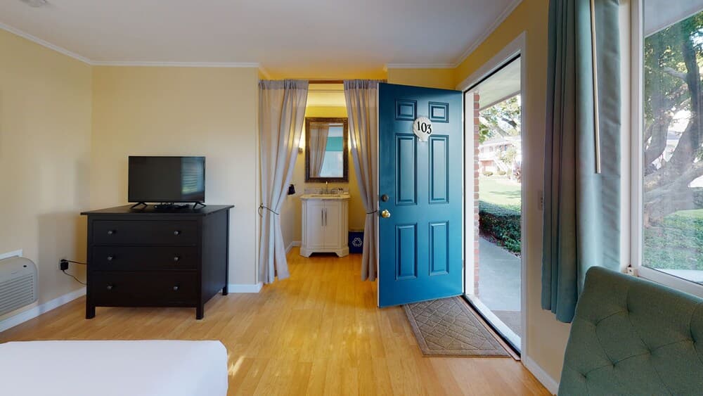 Breezeway Boutique Hotel