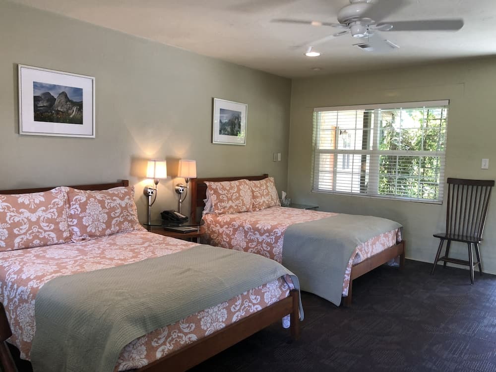 Queen's Inn By the River