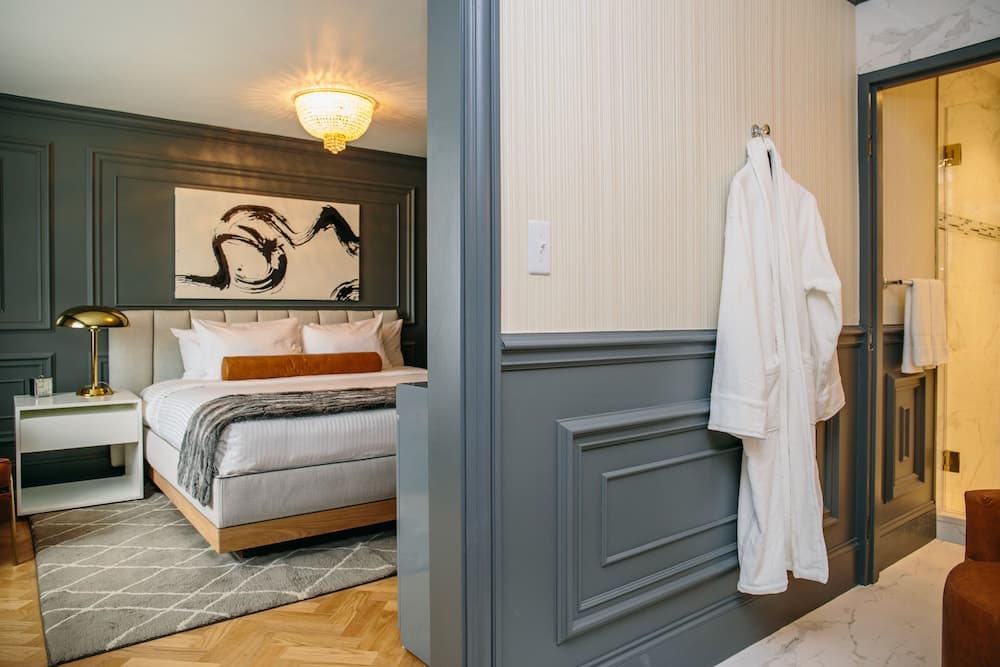 The Drake Oak Brook, Autograph Collection