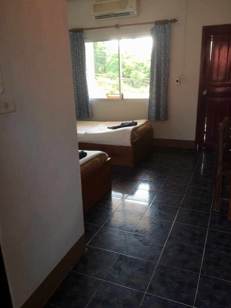 Baan Talay Guesthouse & Dormitory