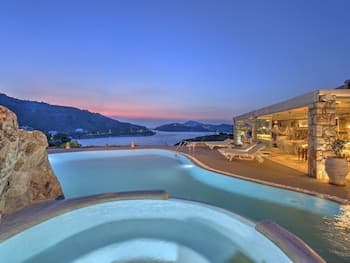 Eirini's Luxury Hotel Villas