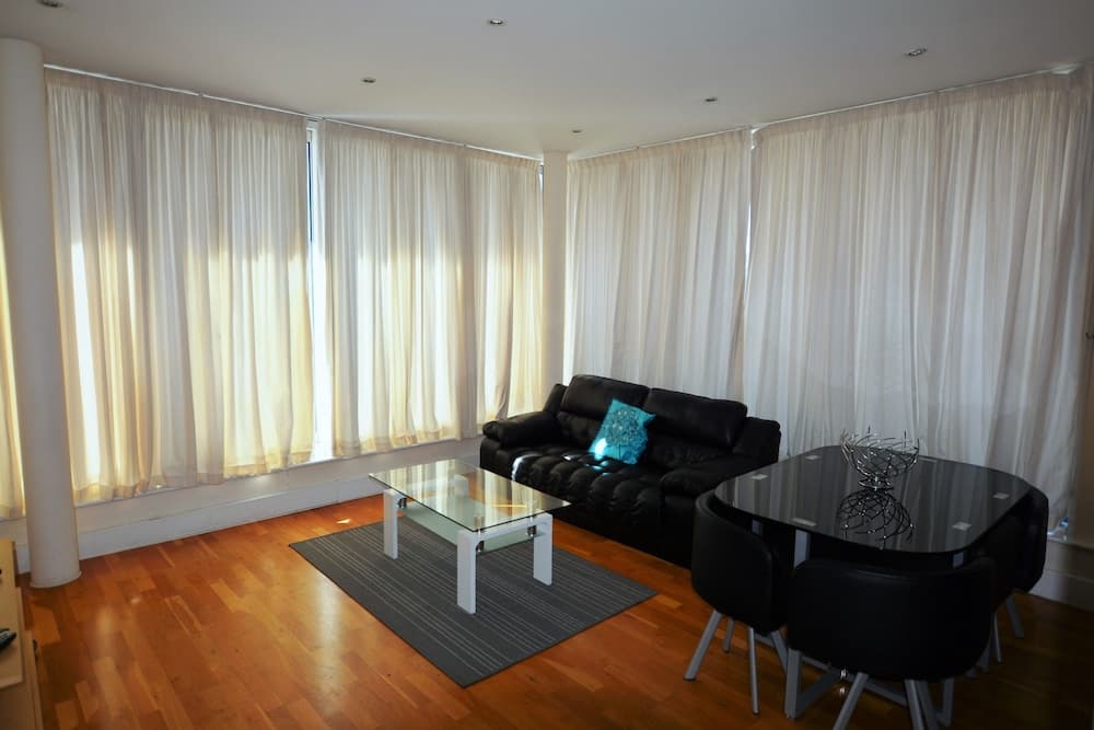 Zen Apartments - Docklands