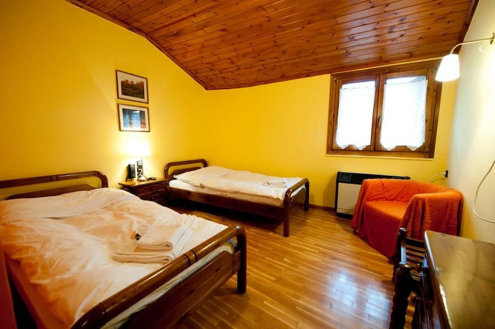 To Balcony tis Agorianis