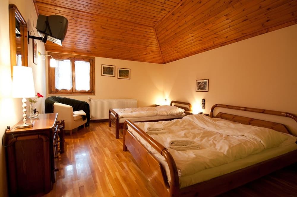 To Balcony tis Agorianis