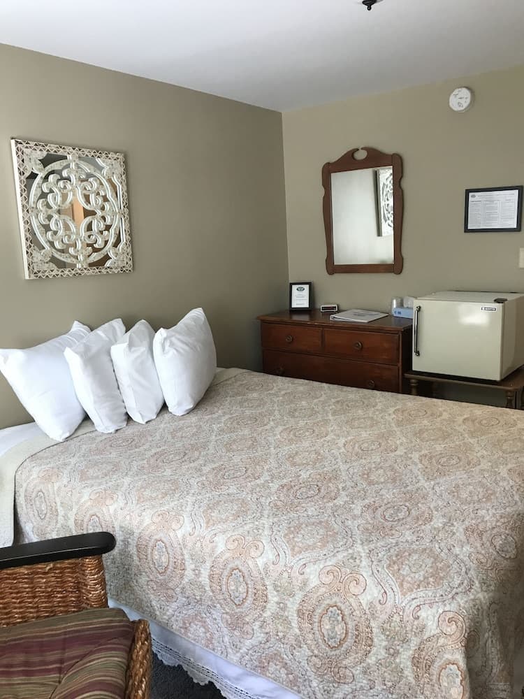 Lakeview House & Cottages