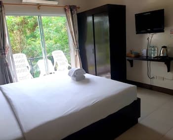 Baan Yuyen Karon Guesthouse