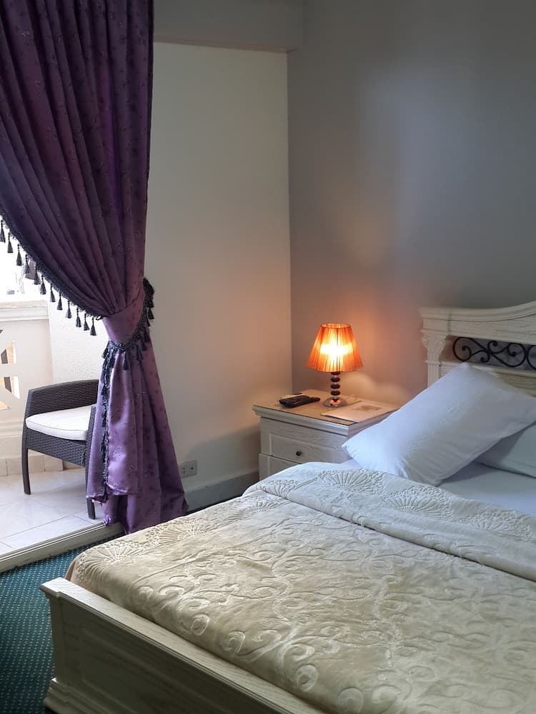 Alexander the great apartment hotel