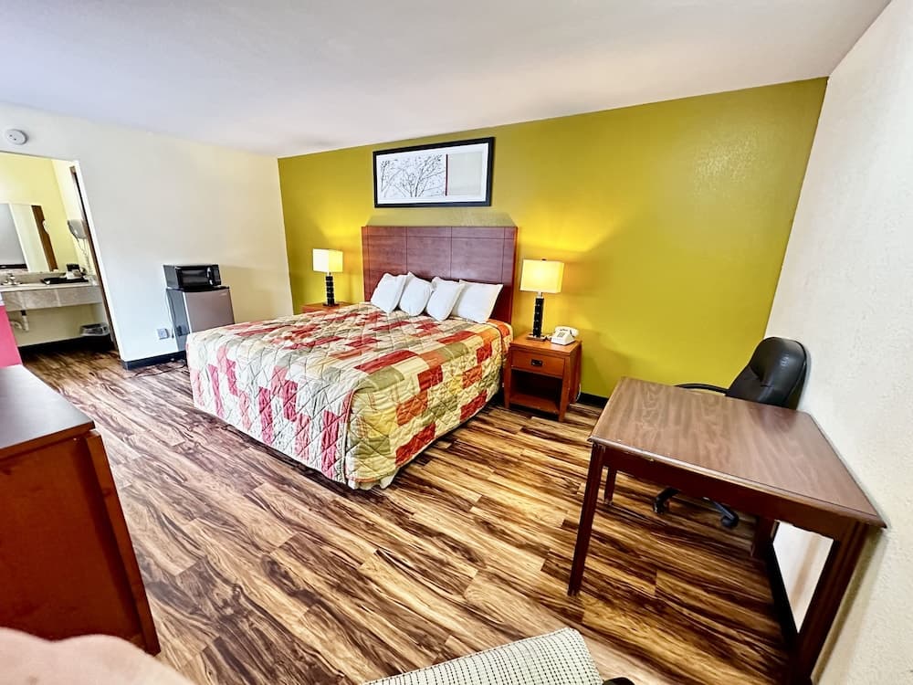 Regency Inn lola Kansas