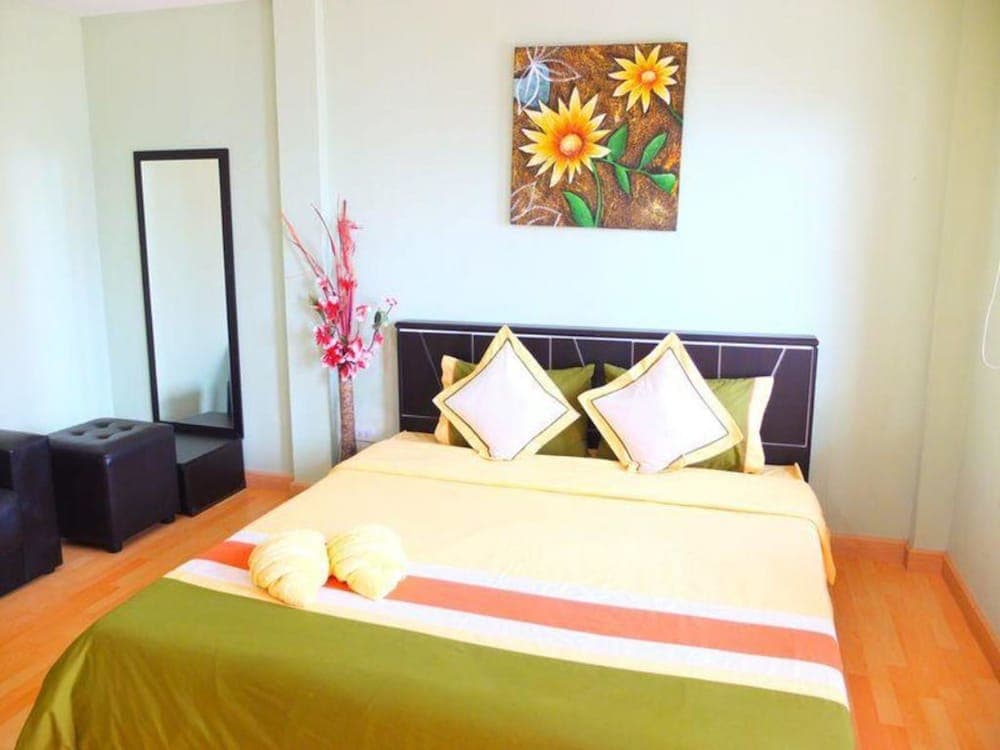 Sea Beach Koh Larn 2