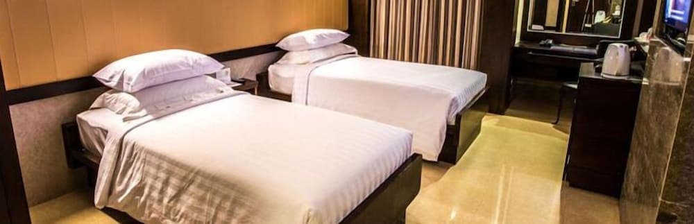 Crown Victoria Hotel