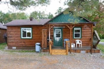 Spectacle Lake Lodge