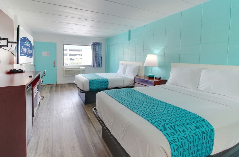 Howard Johnson by Wyndham Virginia Beach At The Beach