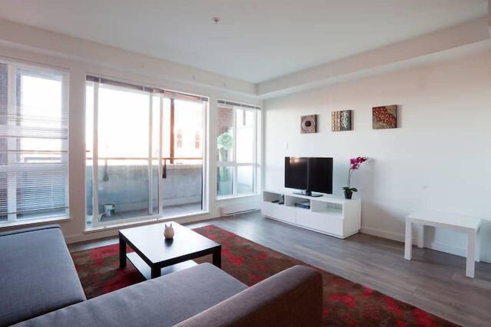 1 Bedroom China Town Condo