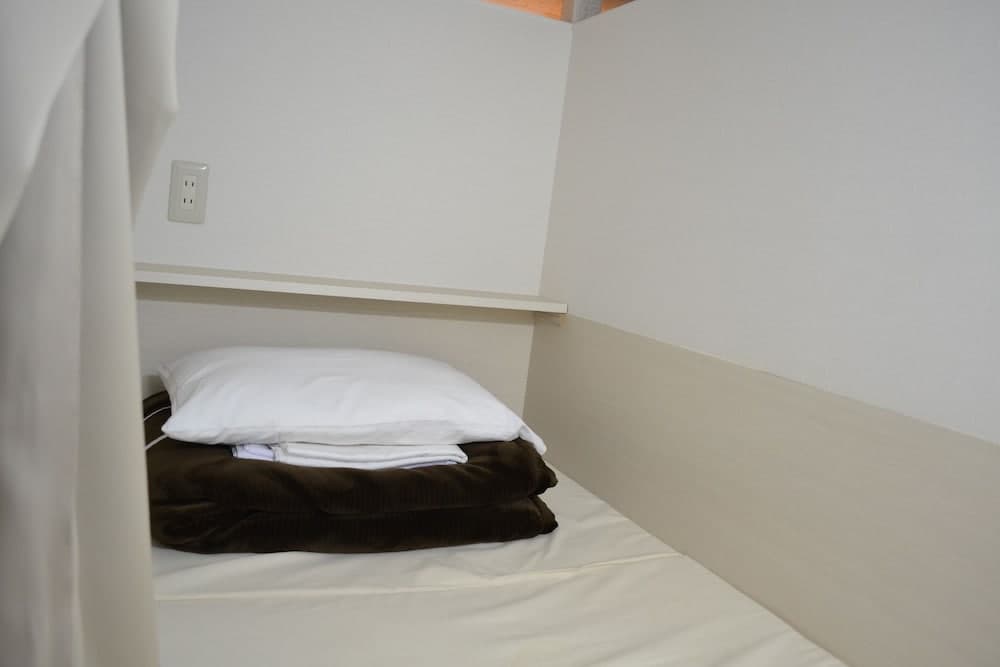 1 Night 1980 Hostel Tokyo