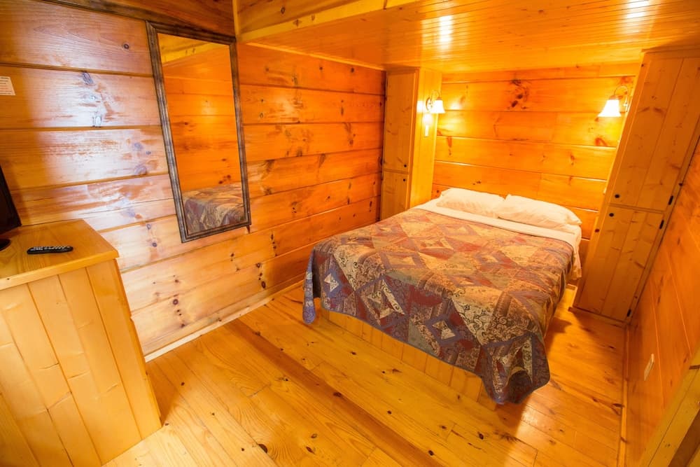 Edinboro Lake Resort Cabins