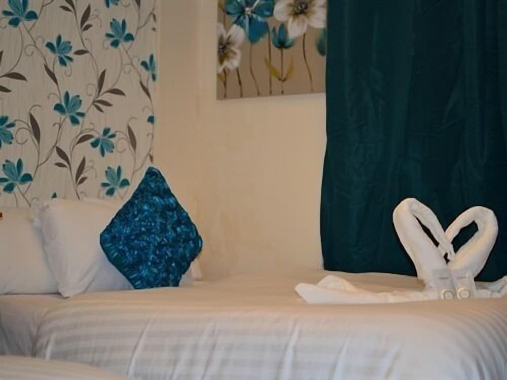 The Chimes on the sea