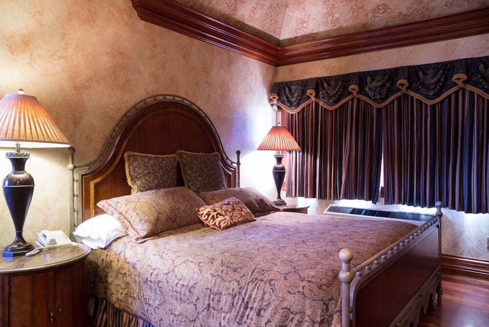 Landoll's Mohican Castle