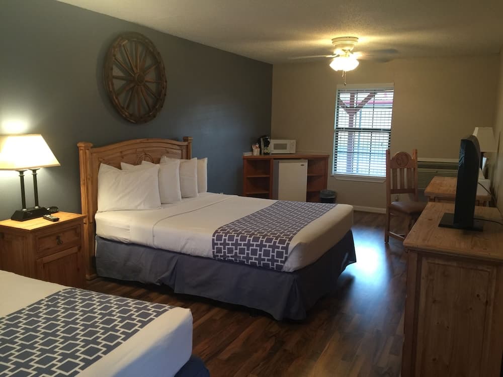 Four Horseman Travel Lodge