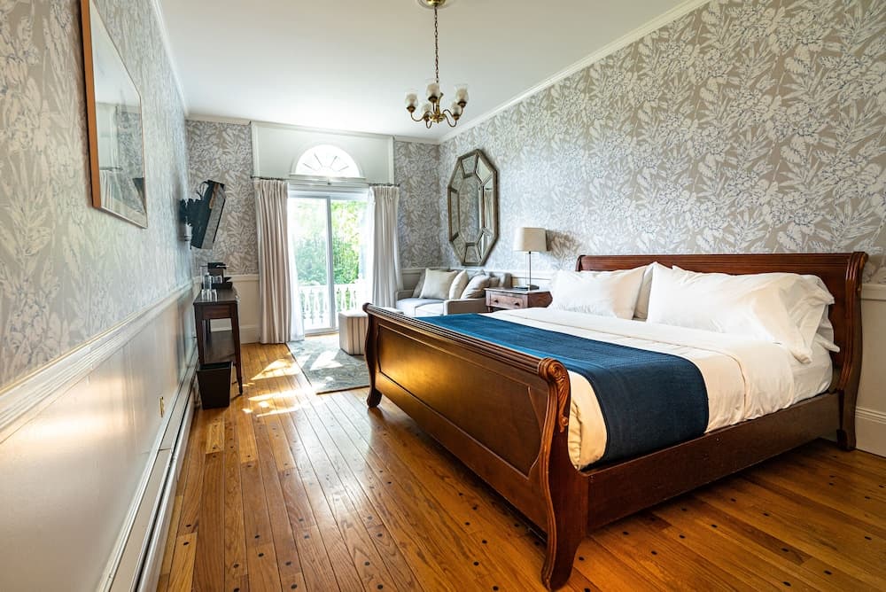 Homeport Inn and Tavern