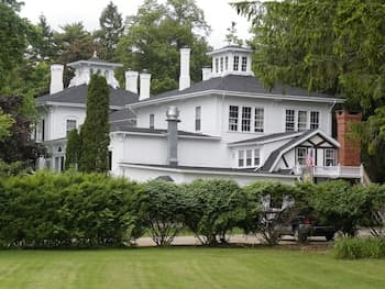 Homeport Inn and Tavern