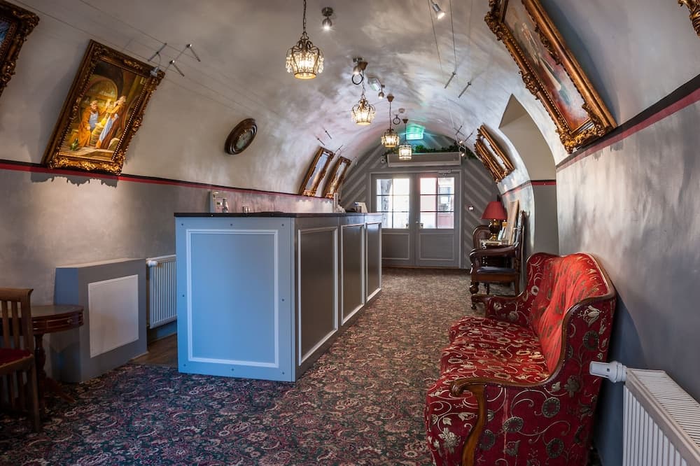 Three Crowns Residents