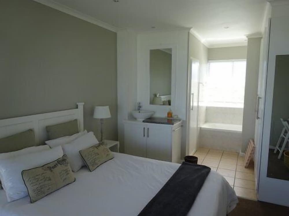 31 Tobago Bay Hermanus Seafront