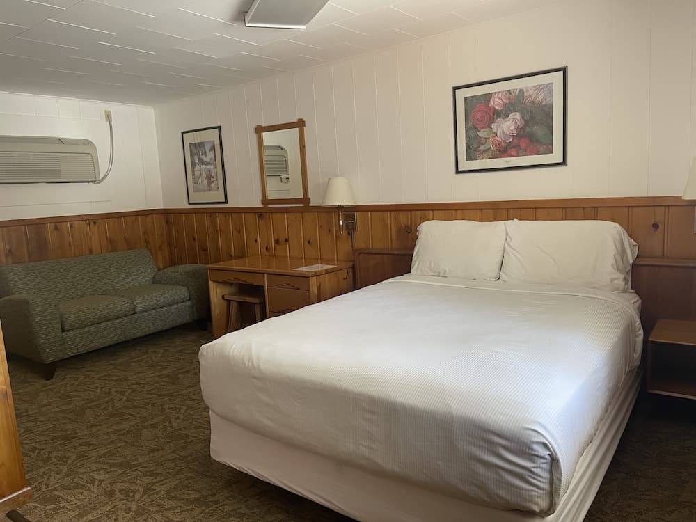 Saddle & Surrey Motel