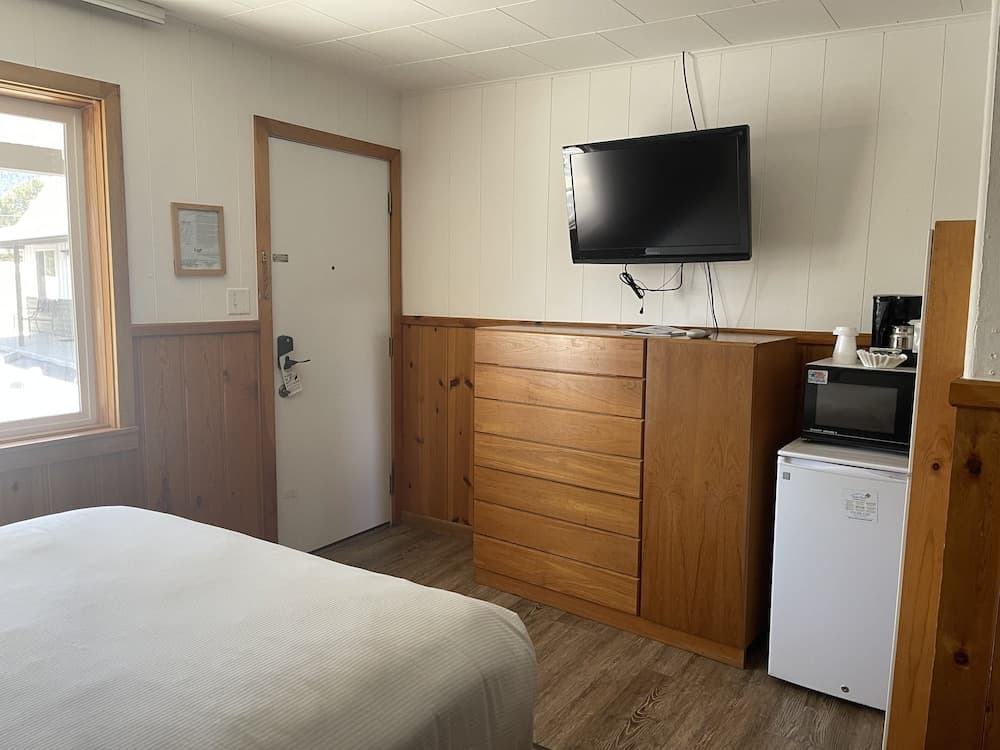 Saddle & Surrey Motel