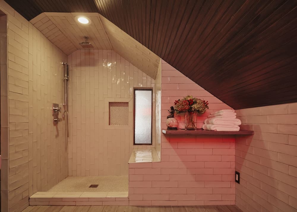 Royal Street Inn and R Bar