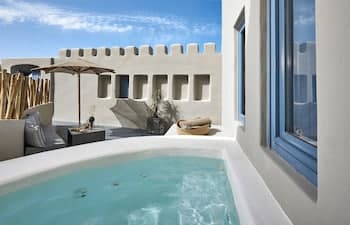 Luna Santorini Suites