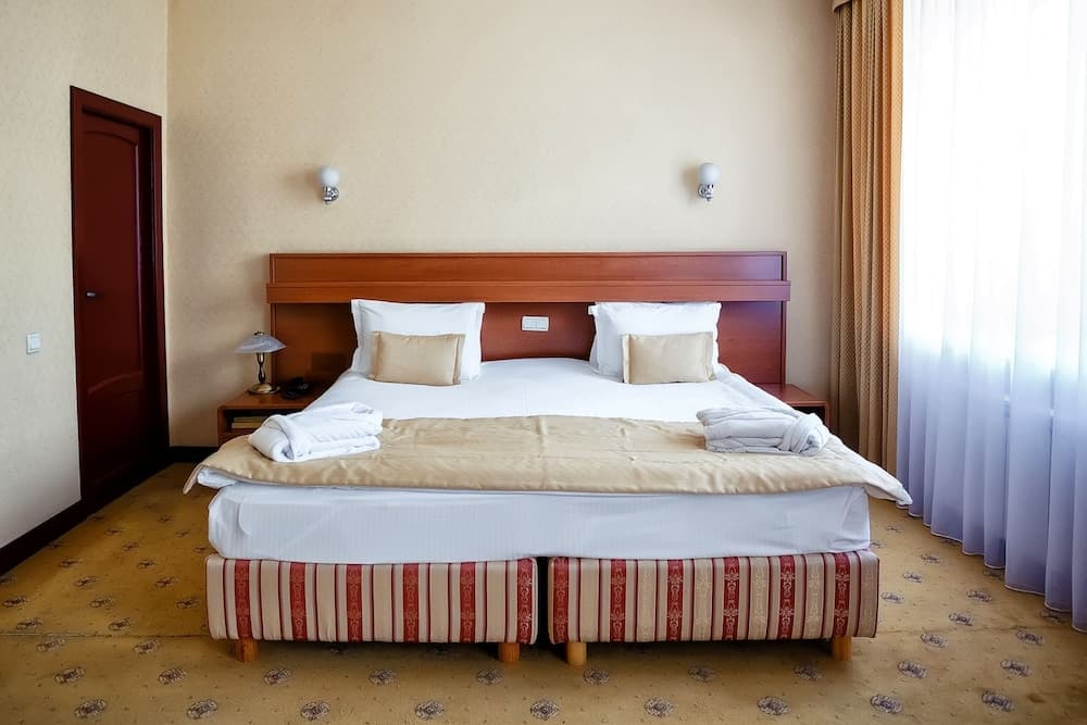 City Hotel Tien Shan