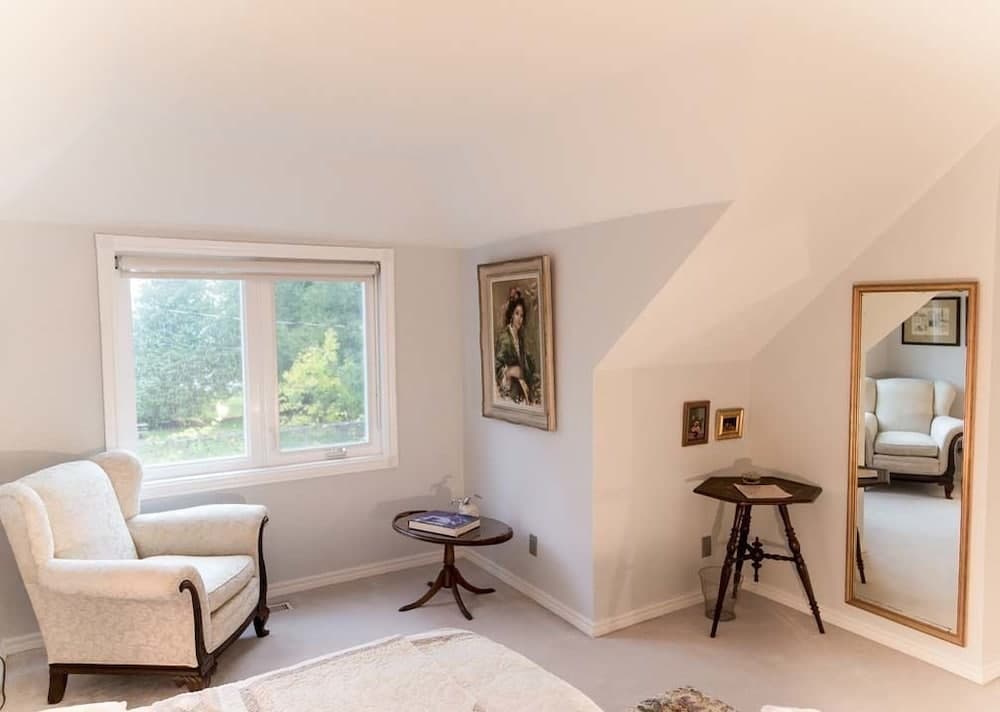 Gypsy by the Lake B & B