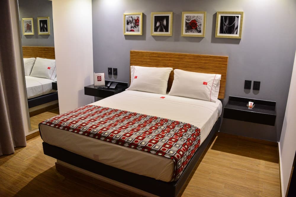 Six Hotel Guadalajara Expiatorio