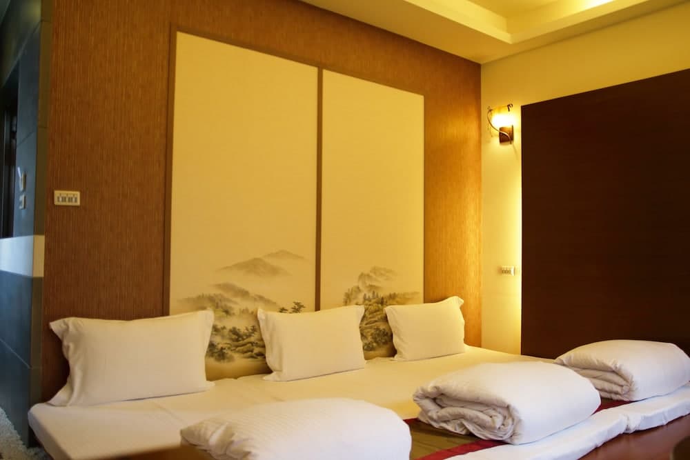 Host-On Exquisite Hotspring Hotel