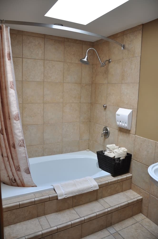 Fraser River Outpost Lodge