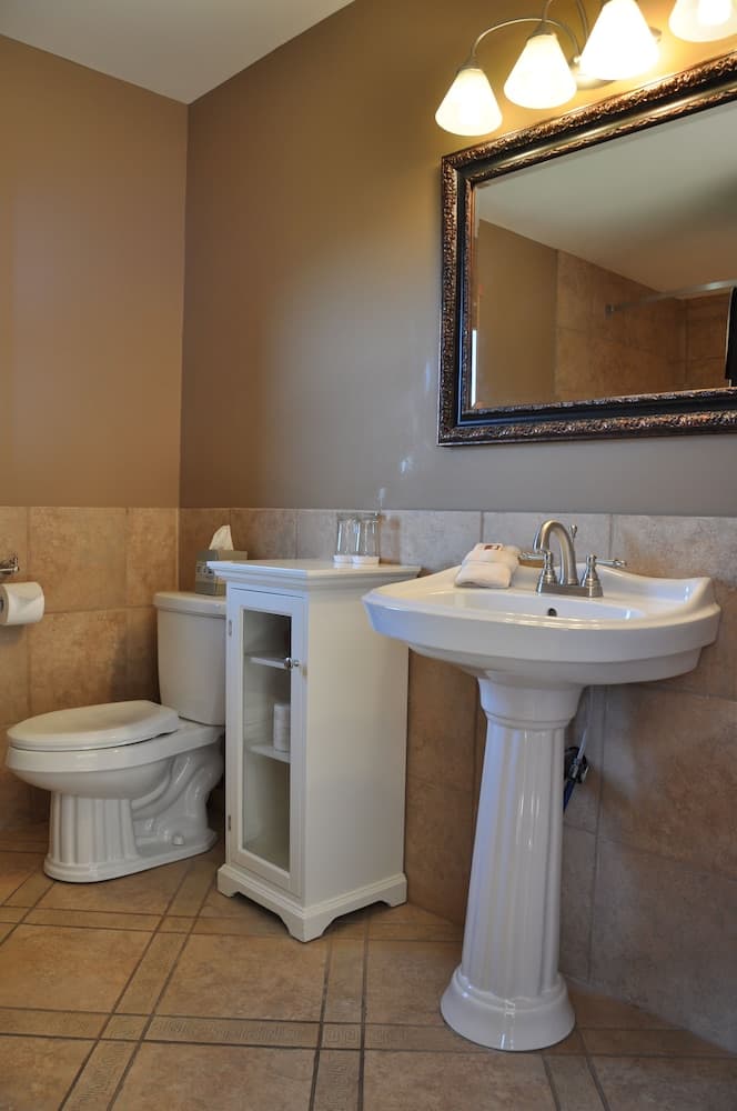 Fraser River Outpost Lodge