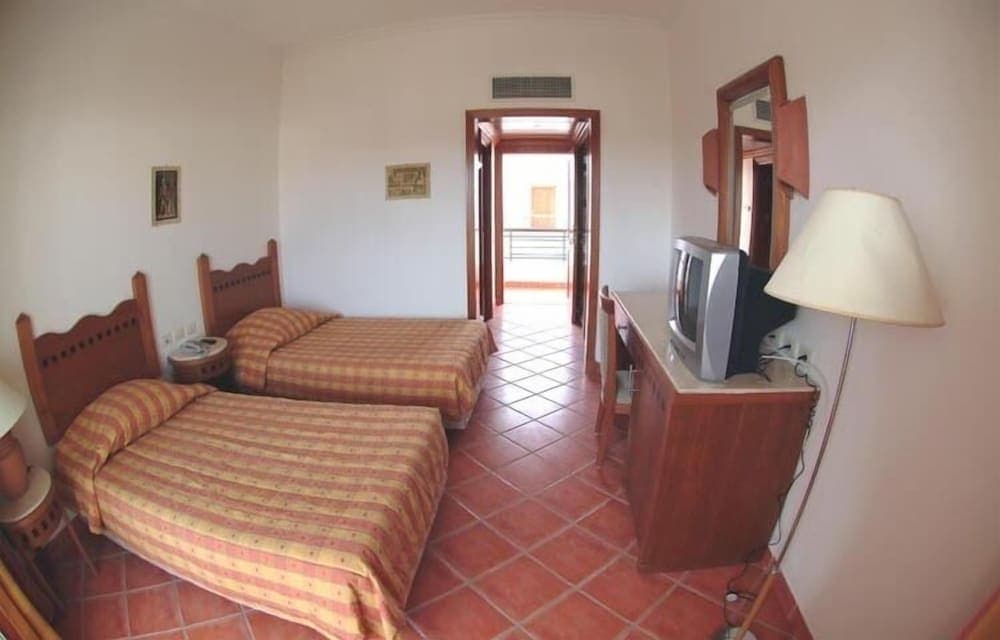 Holiday Service College & Diving