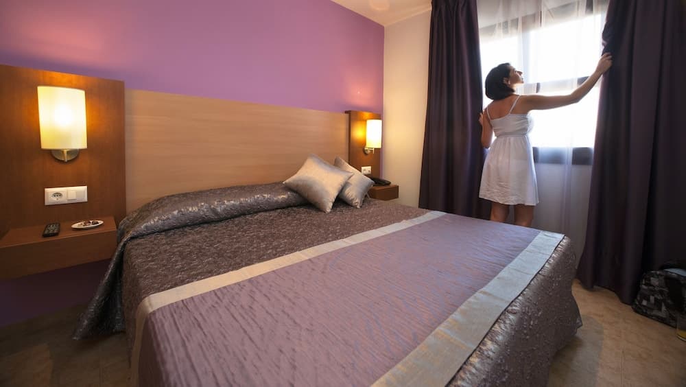 Leo Punta Umbria III - Adults Only