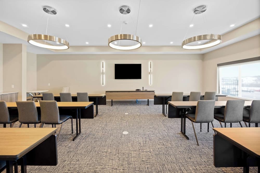 Best Western Plus Marquette Hotel & Suites