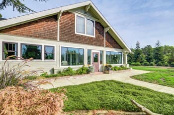 Quiet Home Near Sacramento River: Deck & Fire Pit