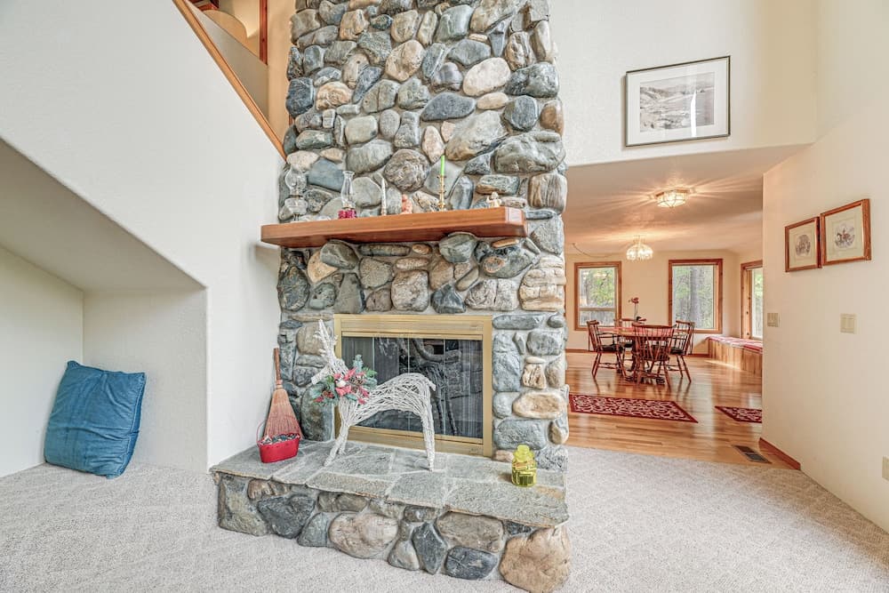 Close to Wine Trail: Home w/ Deck Near Applegate