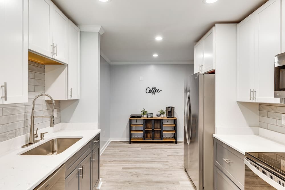 3 Mi to Camp Lejeune: Home w/ Fire Pit & Grill!