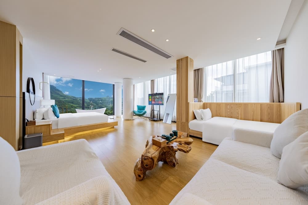 XMAN Sunrise Peaks Resort--Sky Mirror Infinity Pool